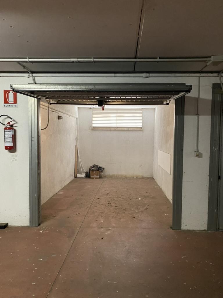 locale commerciale in vendita a Roma in zona Mezzocammino