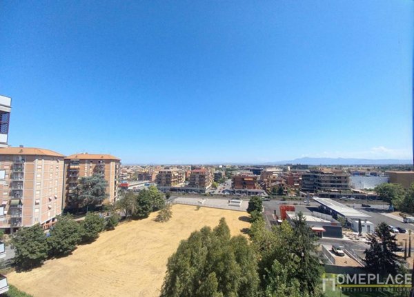 appartamento in vendita a Roma in zona Torre Spaccata