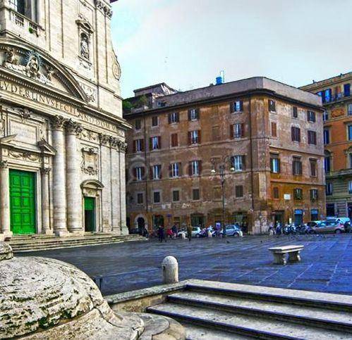 negozio in vendita a Roma in zona Rione Regola