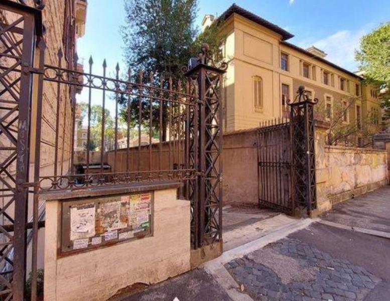 locale commerciale in vendita a Roma