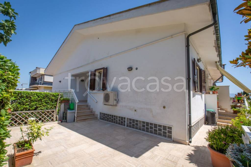 casa indipendente in vendita a Roma in zona Ponte di Nona