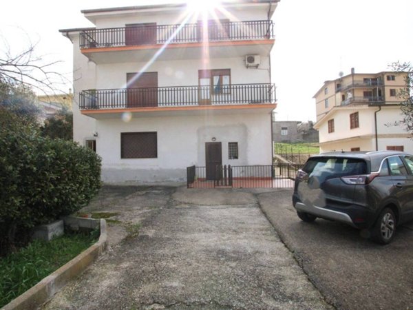 casa indipendente in vendita a Roma in zona Prima Porta