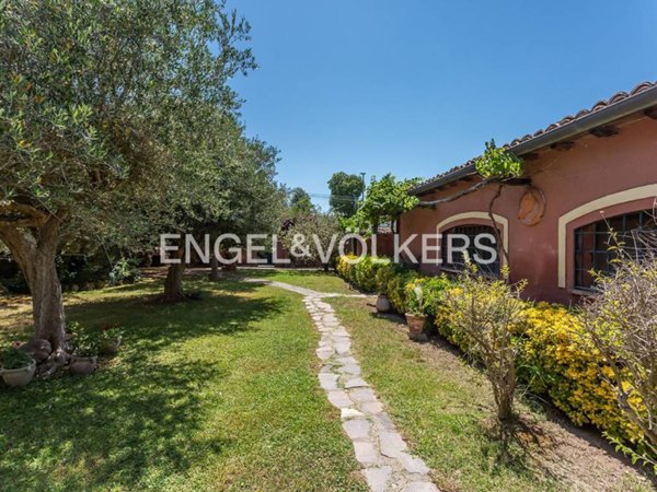 casa indipendente in vendita a Roma in zona Infernetto