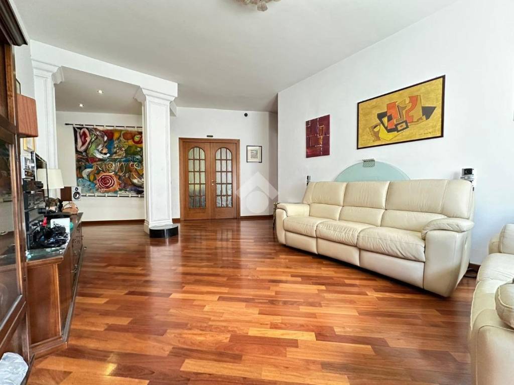 appartamento in vendita a Roma in zona Ardeatino