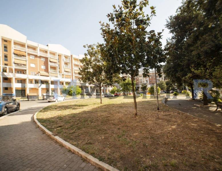 negozio in vendita a Roma in zona San Basilio