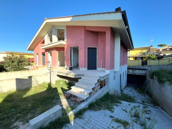 casa indipendente in vendita a Roma in zona Casal Morena