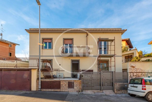 appartamento in vendita a Roma in zona Lunghezza
