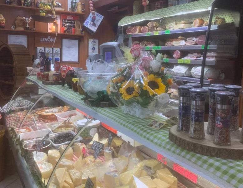 negozio in vendita a Roma in zona Castelverde