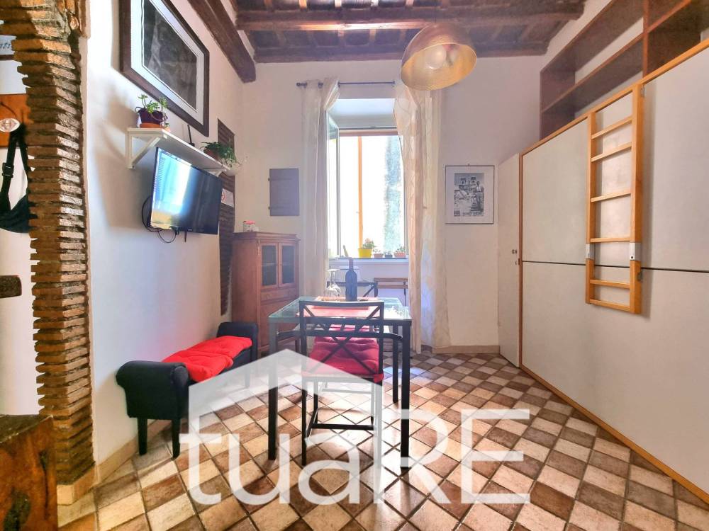 appartamento in vendita a Roma in zona Parione/Sant'Eustachio