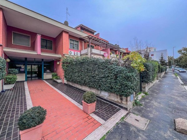 casa indipendente in vendita a Roma in zona Ostia