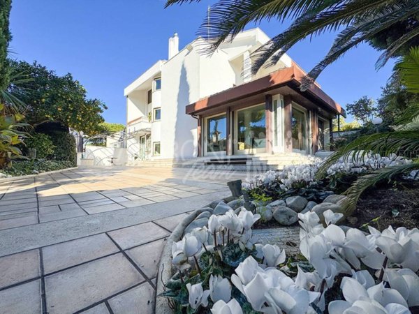 casa indipendente in vendita a Roma in zona Axa