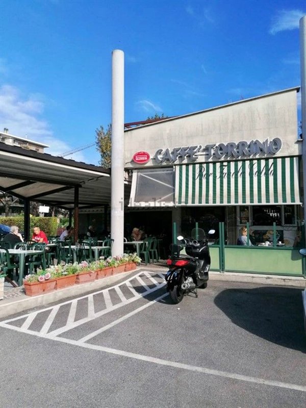 negozio in vendita a Roma in zona Torrino