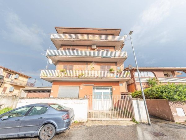 appartamento in vendita a Roma in zona Finocchio