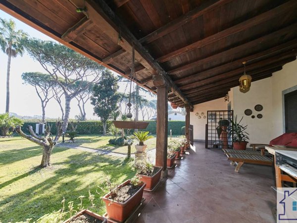 casa indipendente in vendita a Roma in zona Fonte Laurentina