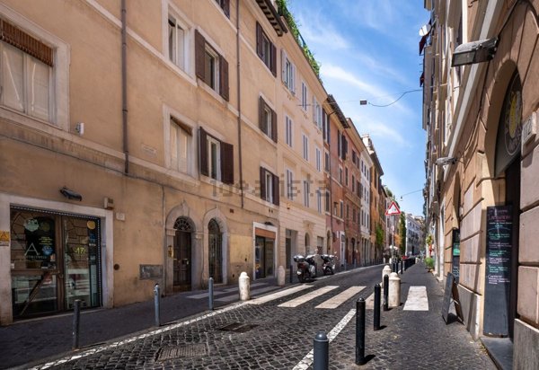 appartamento in vendita a Roma in zona Rione Monti/Campitelli