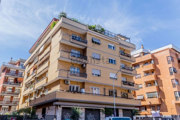 appartamento in vendita a Roma in zona EUR