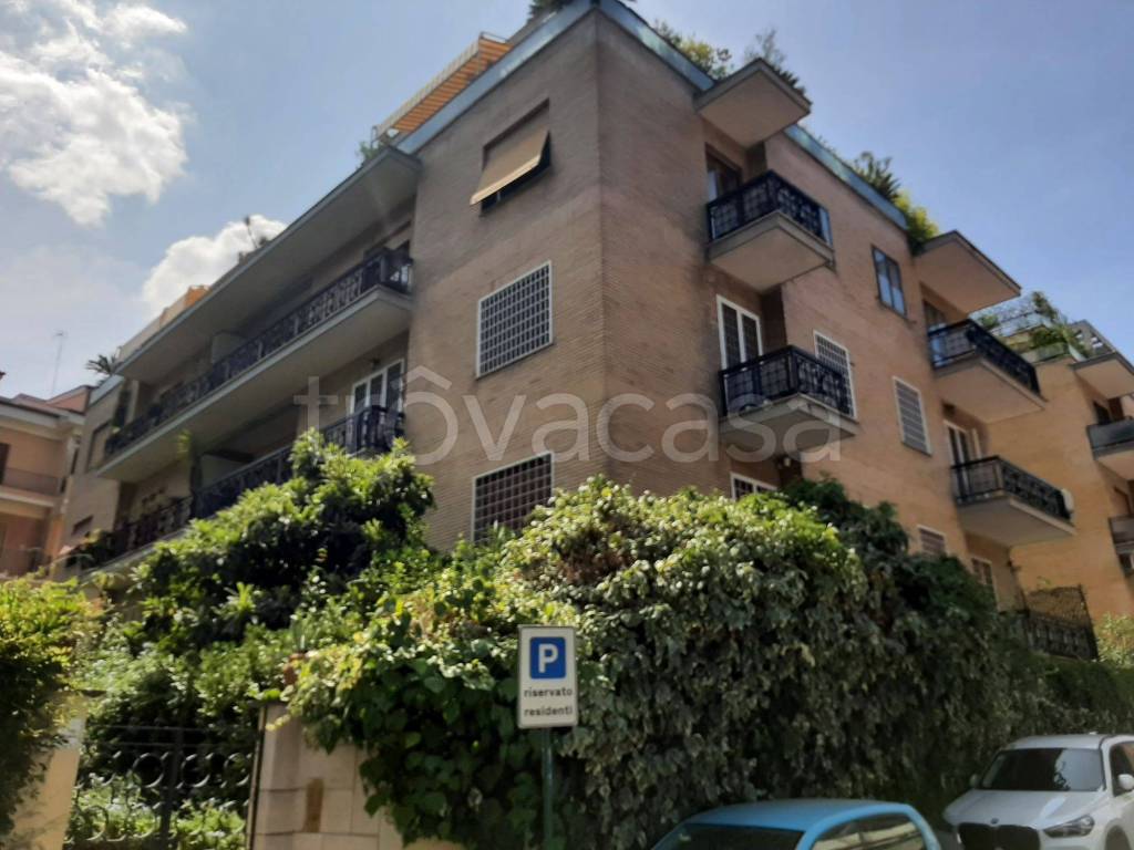 appartamento in vendita a Roma in zona Tor di Quinto