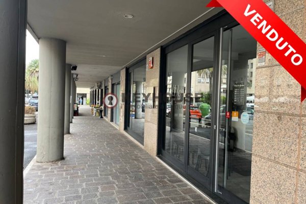 negozio in vendita a Roma in zona Torrino