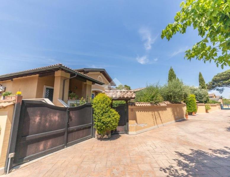 casa indipendente in vendita a Roma in zona Infernetto