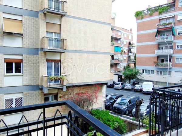 appartamento in vendita a Roma in zona Ardeatino