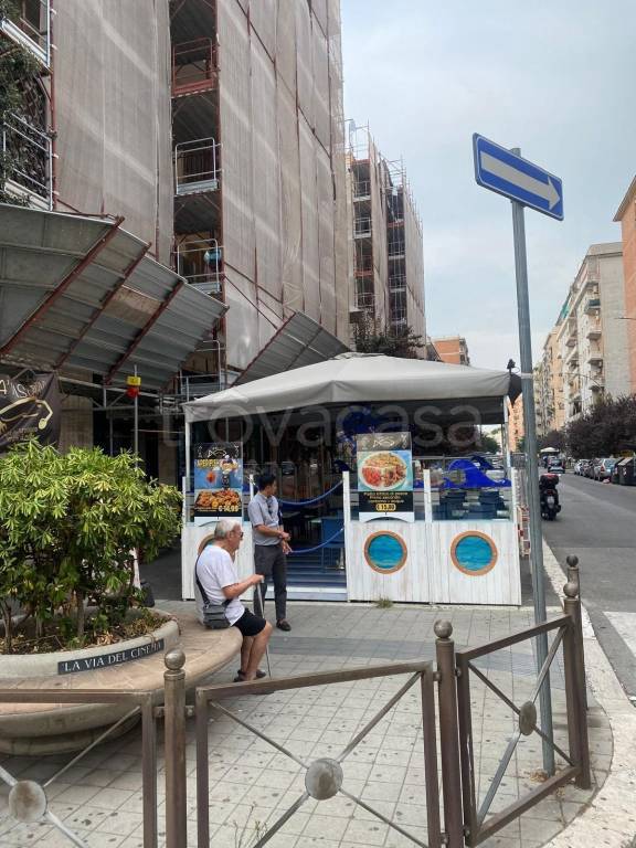 negozio in vendita a Roma in zona Appio Claudio