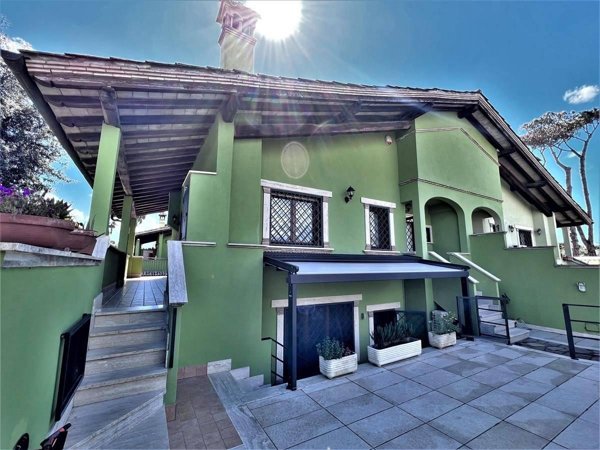 casa indipendente in vendita a Roma in zona Infernetto
