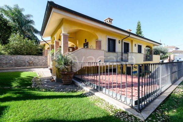 casa indipendente in vendita a Roma in zona Infernetto