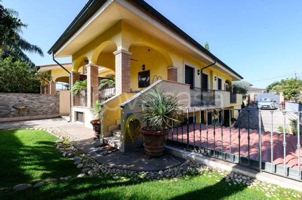 casa indipendente in vendita a Roma in zona Infernetto