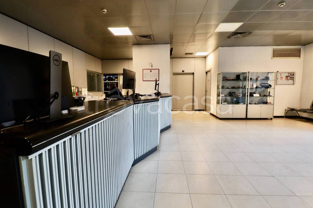 negozio in vendita a Roma in zona Portuense