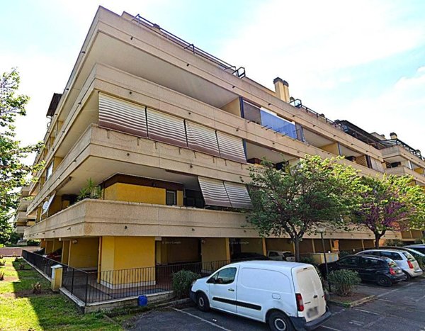 appartamento in vendita a Roma in zona Torre Angela