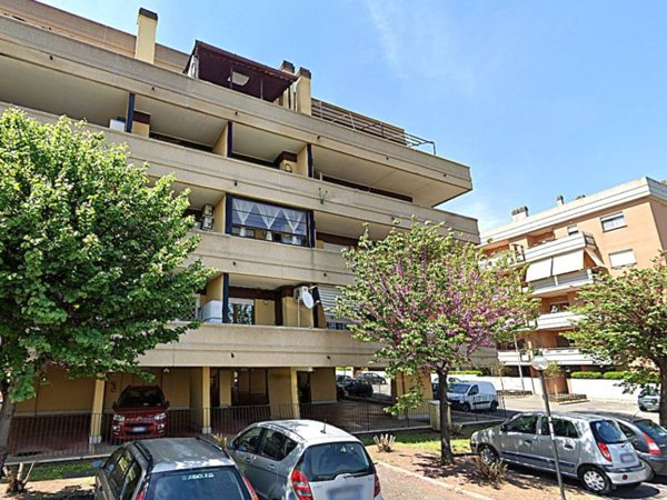 appartamento in vendita a Roma in zona Torre Angela