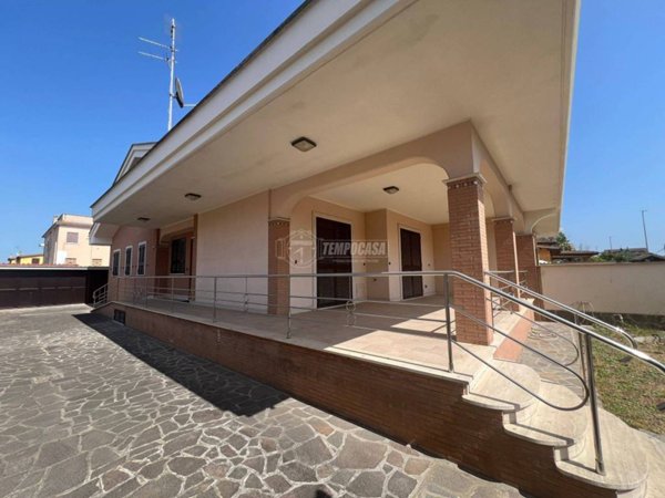 appartamento in vendita a Roma in zona Ostia Antica