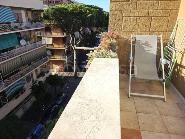 appartamento in vendita a Roma in zona Ostia