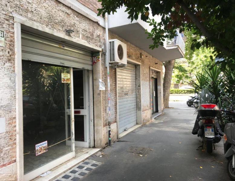 negozio in vendita a Roma in zona Ostiense