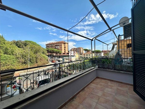 appartamento in vendita a Roma in zona Tomba di Nerone