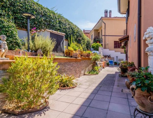 casa indipendente in vendita a Roma in zona Sette Bagni