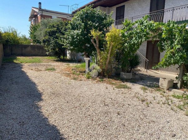 appartamento in vendita a Roma in zona Ostia Antica