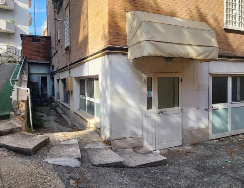negozio in vendita a Roma in zona Monte Sacro/Talenti