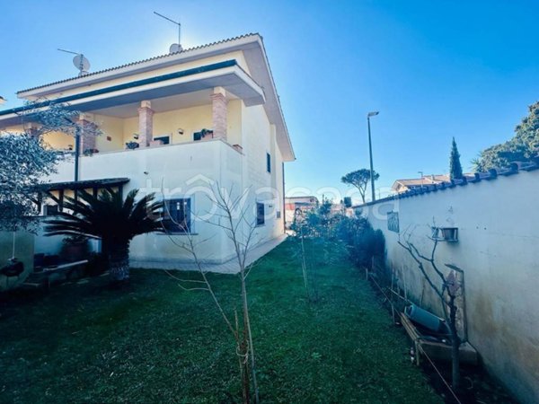 casa indipendente in vendita a Roma in zona Infernetto
