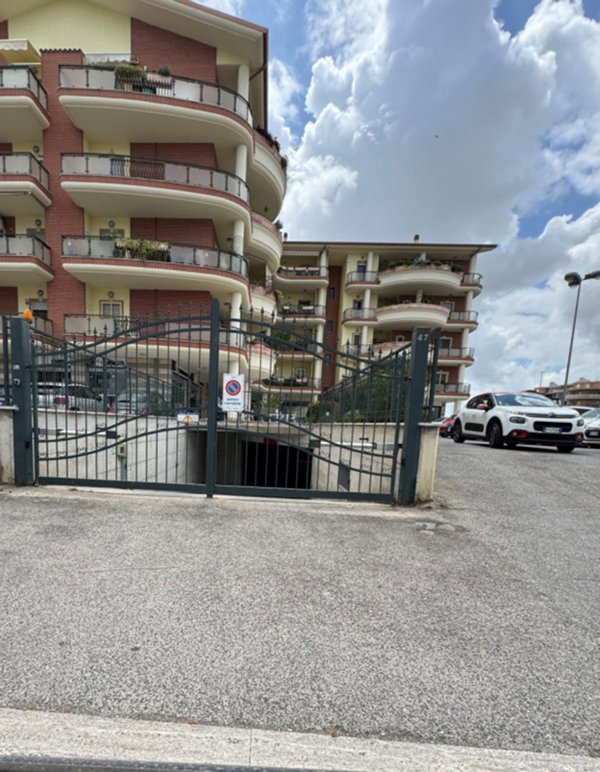 locale di sgombero in vendita a Roma in zona Mezzocammino