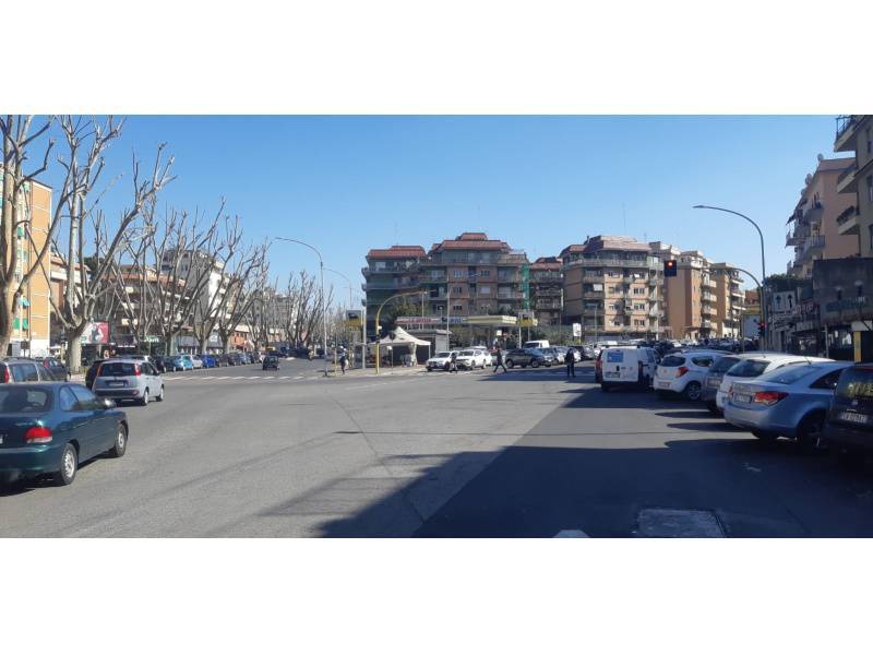 locale commerciale in vendita a Roma in zona Monte Sacro/Talenti
