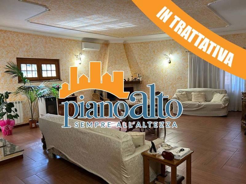 casa indipendente in vendita a Roma in zona Tomba di Nerone
