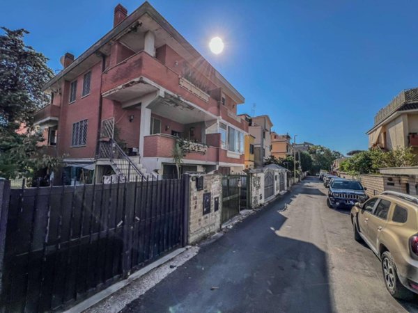 casa indipendente in vendita a Roma in zona Ostia