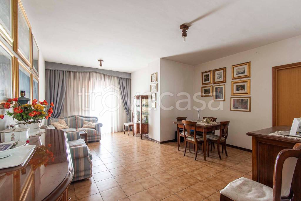 appartamento in vendita a Roma in zona Ostiense