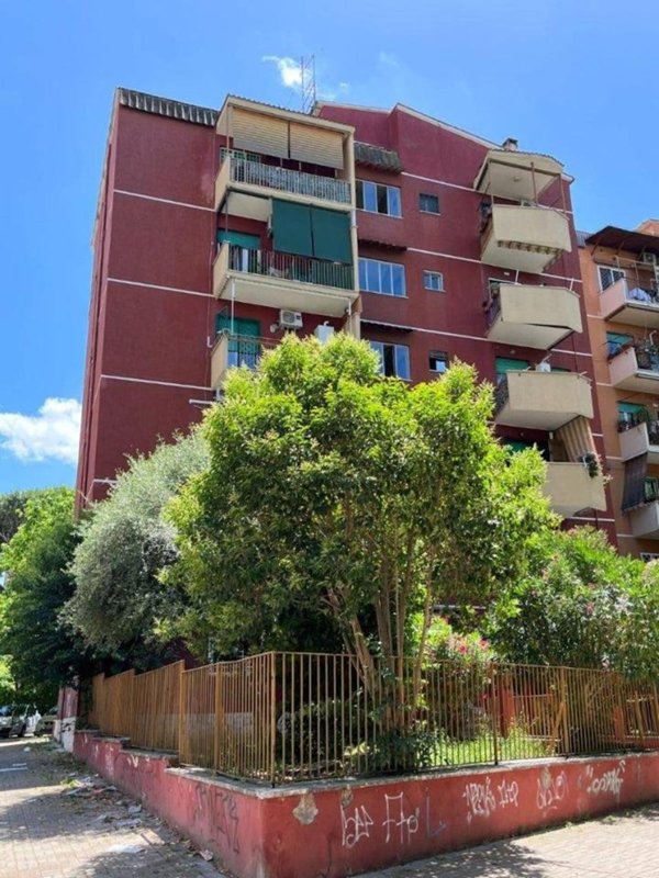 appartamento in vendita a Roma in zona Appio Claudio