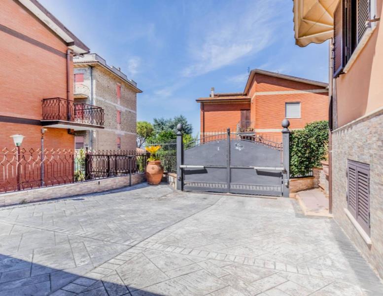 casa indipendente in vendita a Roma in zona Sette Bagni