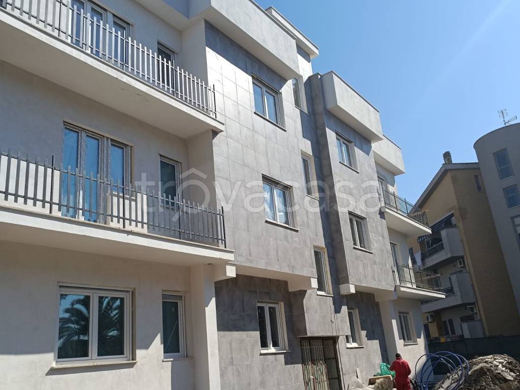 appartamento in vendita a Roma in zona Torre Angela