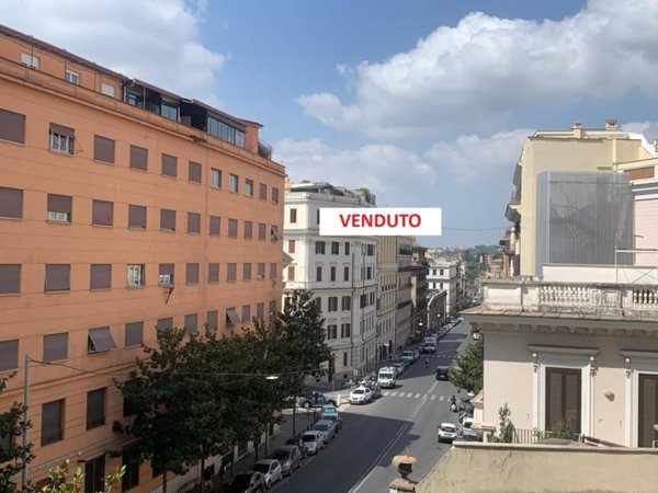 appartamento in vendita a Roma in zona Rione Monti/Campitelli
