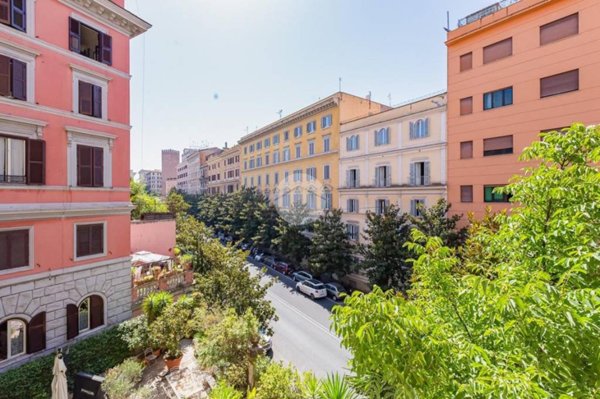 appartamento in vendita a Roma in zona Rione Monti/Campitelli