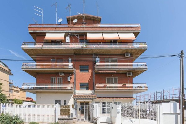 appartamento in vendita a Roma in zona Lunghezza